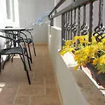 Old Stone Apartman *