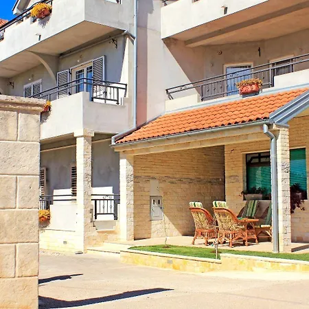 Apartment Old Stone: