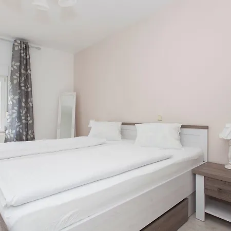 Apartment Old Stone: *