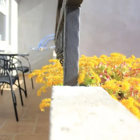 Old Stone: Apartment