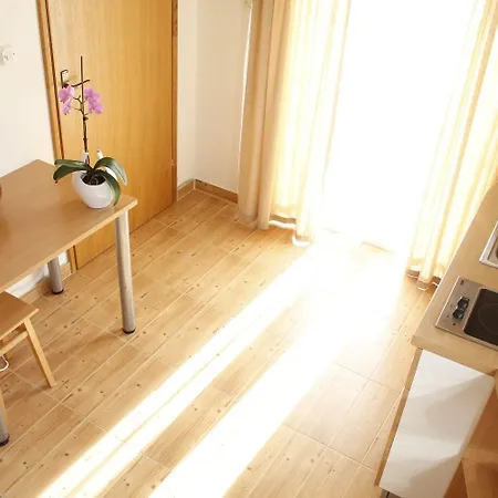 Old Stone: Apartment