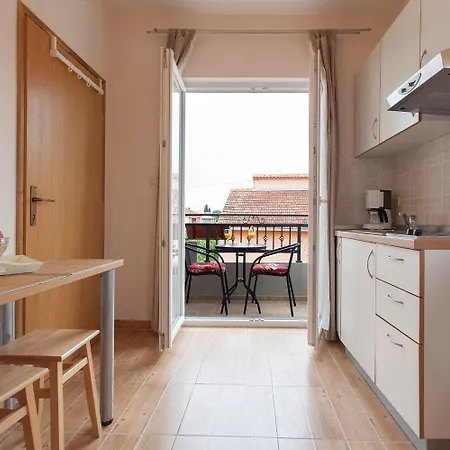 Old Stone: Apartment *