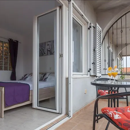 Old Stone: Appartement Sukošan
