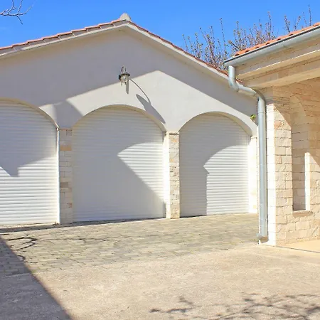 Old Stone: Apartment Sukošan