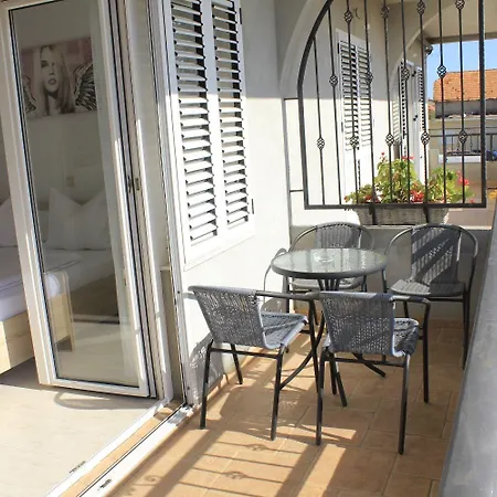 Apartment Old Stone: *