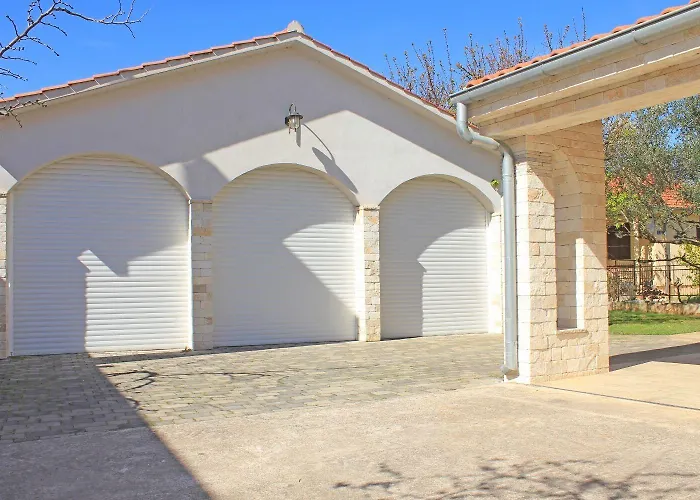 Old Stone: شقة Sukošan